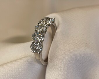 5 Oval Natural Diamonds for a total of 1.5 carats on this gorgeously designed 14K/18K Gold band wedding ring.