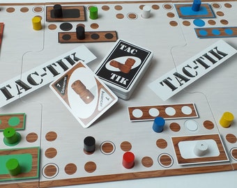 Tac Tik Jeu de Société avec plateau modulable 2 à 6 joueurs, Pions Bois, Cartes pour jouer aussi au jeu du Tock et Petits Chevaux Canadiens