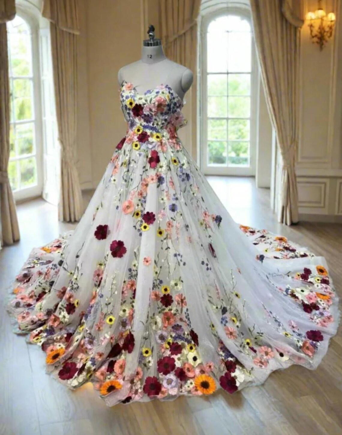 Damen Anmutiges V-Ausschnitt Florales Detail Hochzeitskleid – Romantisches Brautkleid