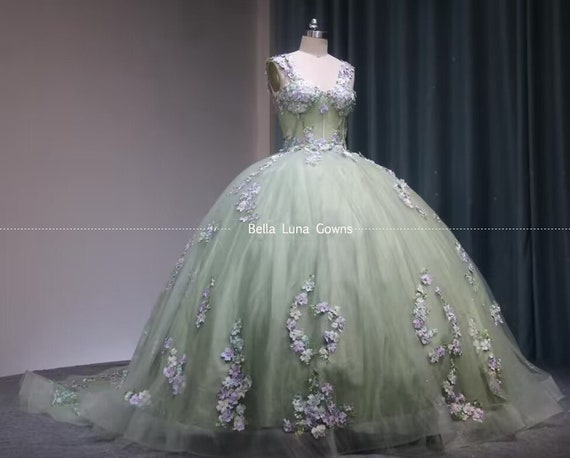 Contemporary made-to-measure wedding dress - LILAR Paris 🌹