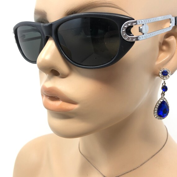 Vintage Ladies Oval Sunglasses Black Silver Sun Shades  display picture 2