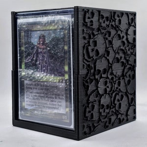 Op maat gemaakte 3D-geprinte MTG EDH-deckbox met schedelpatroon - Draag je commandanten in stijl!