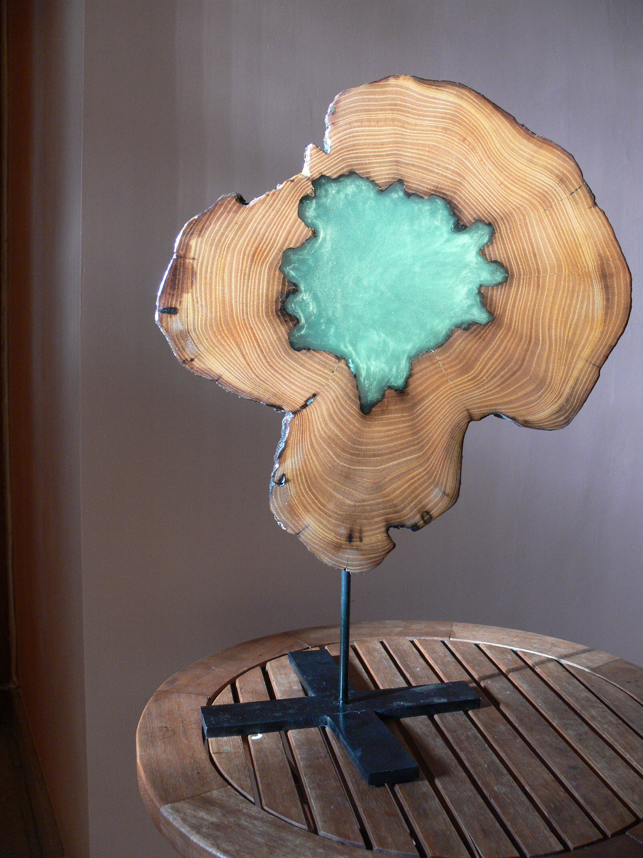 Objet de Decoration Unique en Bois et Resine