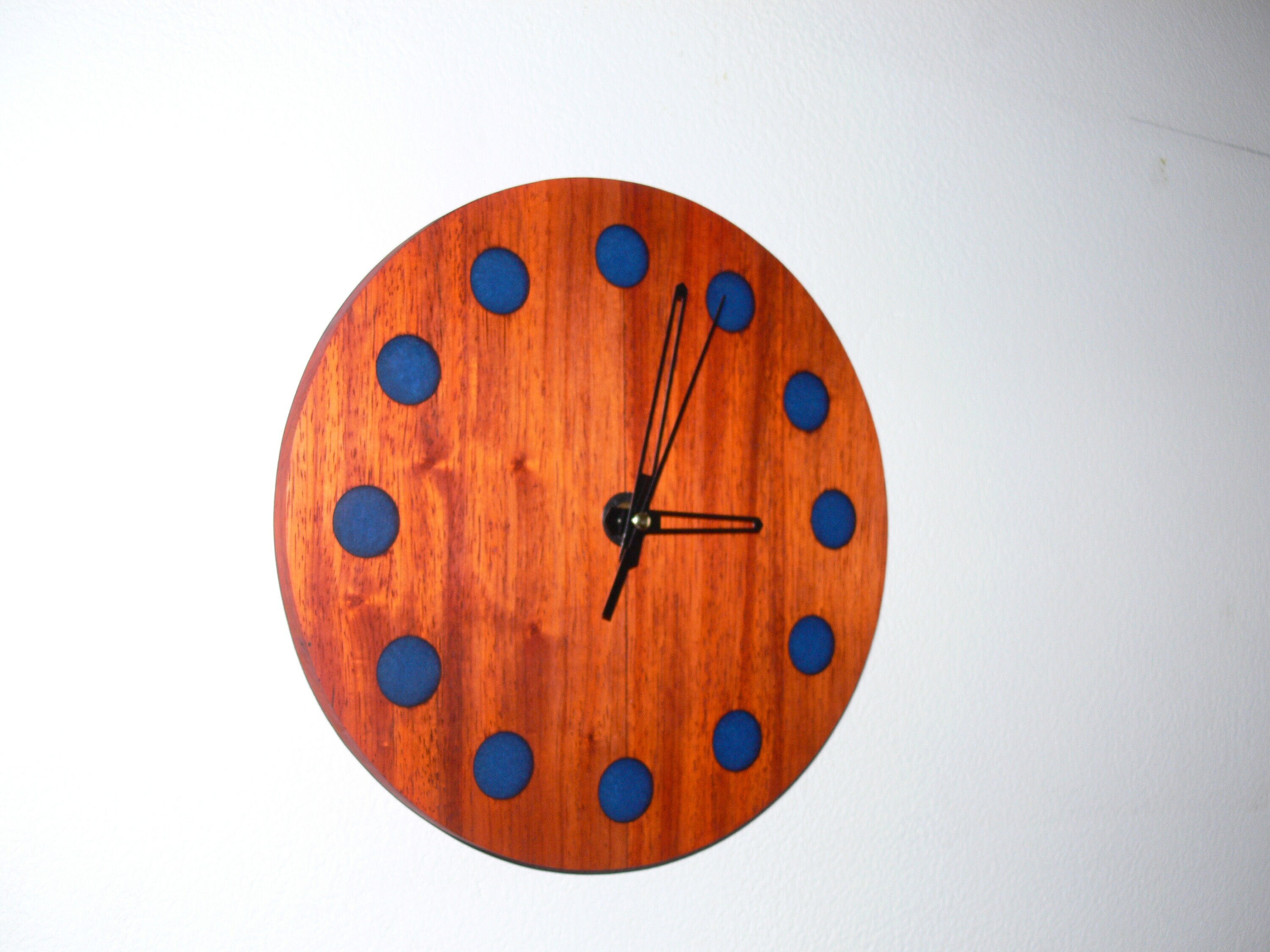 Horloge en Bois et Resine