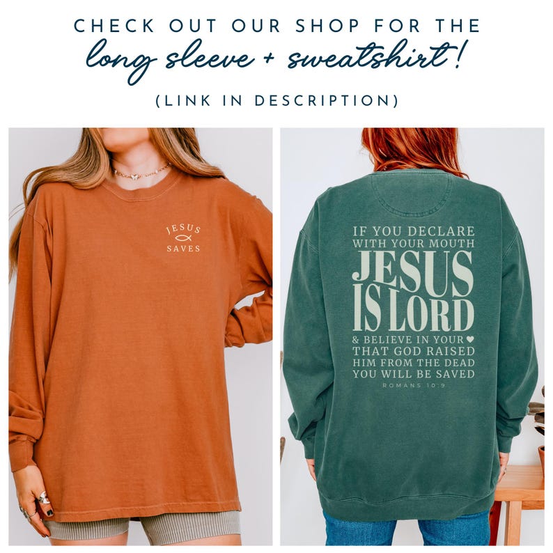 以下が含まれることがあります： 2つの服が表示されています。1つは「JESUS SAVES」とプリントされたオレンジ色の長袖シャツ、もう1つは「JESUS IS LORD」と聖書の詩がプリントされた緑色のスウェットシャツです。「CHECK OUT OUR SHOP FOR THE long sleeve + sweatshirt!」というテキストが上部にあります。