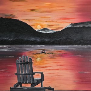 Puede incluir: Una pintura de una puesta de sol sobre un lago con una silla de madera en un muelle. El cielo es de un naranja y rosa vibrantes, y el agua es de un rojo intenso. La silla está de cara a la puesta de sol, y la escena es pacífica y serena.