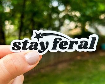 Stay Feral Sticker, 3.5x1 in - Pegatina de matraz hidráulico/Calcomanía de computadora portátil/Impermeable/Resistente a la intemperie/Pegatina de coche
