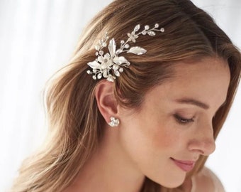 Gold wedding hair clip, flower hair bar, wedding hair jewelry, bride hair accessory, bridesmaid, gift