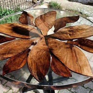 Runder Holztisch mit Harz, runder Epoxidharztisch, klarer Dekorepoxidtisch, runder Couchtisch, runder Couchtisch, runde Epoxidtischplatte