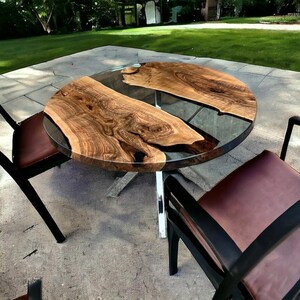 Runder Holztisch mit Harz, runder Epoxidharztisch, klarer Dekorepoxidtisch, runder Couchtisch, runder Couchtisch, runde Epoxidtischplatte