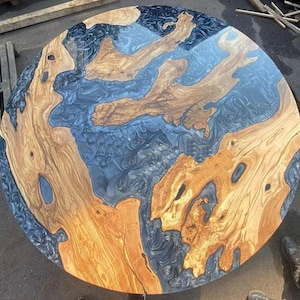 Runder Holztisch mit Harz, runder Dekorepoxidtisch, runder Couchtisch, runder Couchtisch, runde Epoxidtischplatte, Naturholzgebrauch