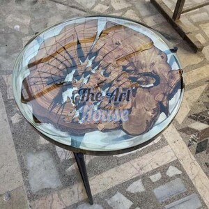 Runder Holztisch mit Harz, runder Dekor klarer Epoxidtisch, runder Couchtisch, Couchtisch mit runder Kante, runde Epoxidtischplatte