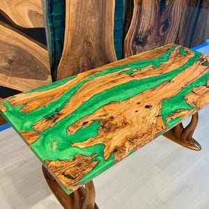 Luxus Epoxy Tischplatte Live Edge Holztisch, grüner Epoxidharz Flusstisch, Naturholztisch, Esstisch, Naturholz Epoxy Tisch