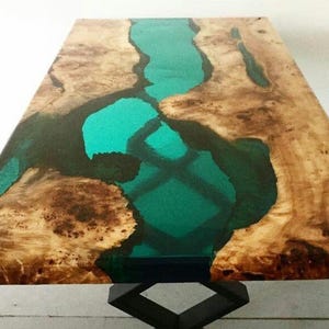 Grüne Epoxy Fluss Tischplatte | Live Edge Akazienholz Harz Tisch | Handgemachte Schreibtisch | Kundenspezifische Epoxy-Möbel | Rustikale Moderne Tischplatte