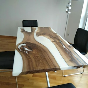 Handgemachter Live Edge Couchtisch | Akazienholz & Harz Fluss Design | Rustikaler Moderner Naturholztisch | Individuelles Möbel, Epoxy Tischplatte