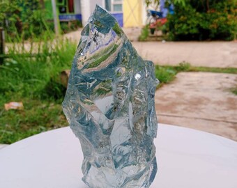 961 gr of raw andara white crystal gray fiber cloud inside