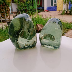 2 piezas 3,8 kgs hermosos cristales de andara de color verde amarillento con fibra blanca en su interior