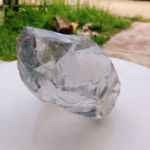 1,8 kgs of rough andara crystal clear white with motif bubbles inside image 4