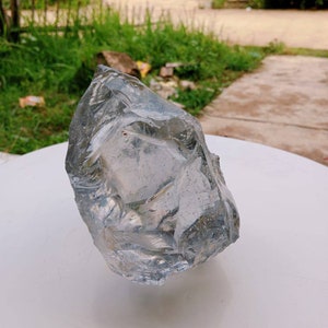 1,8 kgs of rough andara crystal clear white with motif bubbles inside image 3