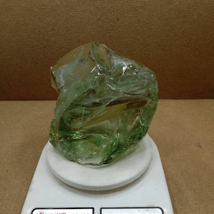 2,1 kgs Light green andara crystal monatomic with beautiful fiber inside