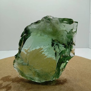 1076 gr de cristal andara bruto verde claro monoatómico
