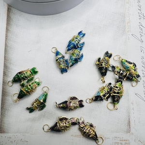 Vintage Kupfer Cloisonne Fisch Anhänger: Chinesischer Emaille Charm (25 mm)