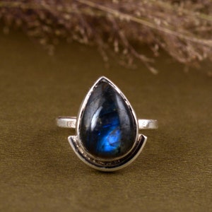 Blue Flashy Labradorite Ring, Statement Labradorite Ring, Drop Gemstone Ring, 925 Sterling Silver Ring, Women Wedding Ring, Gift for Him,