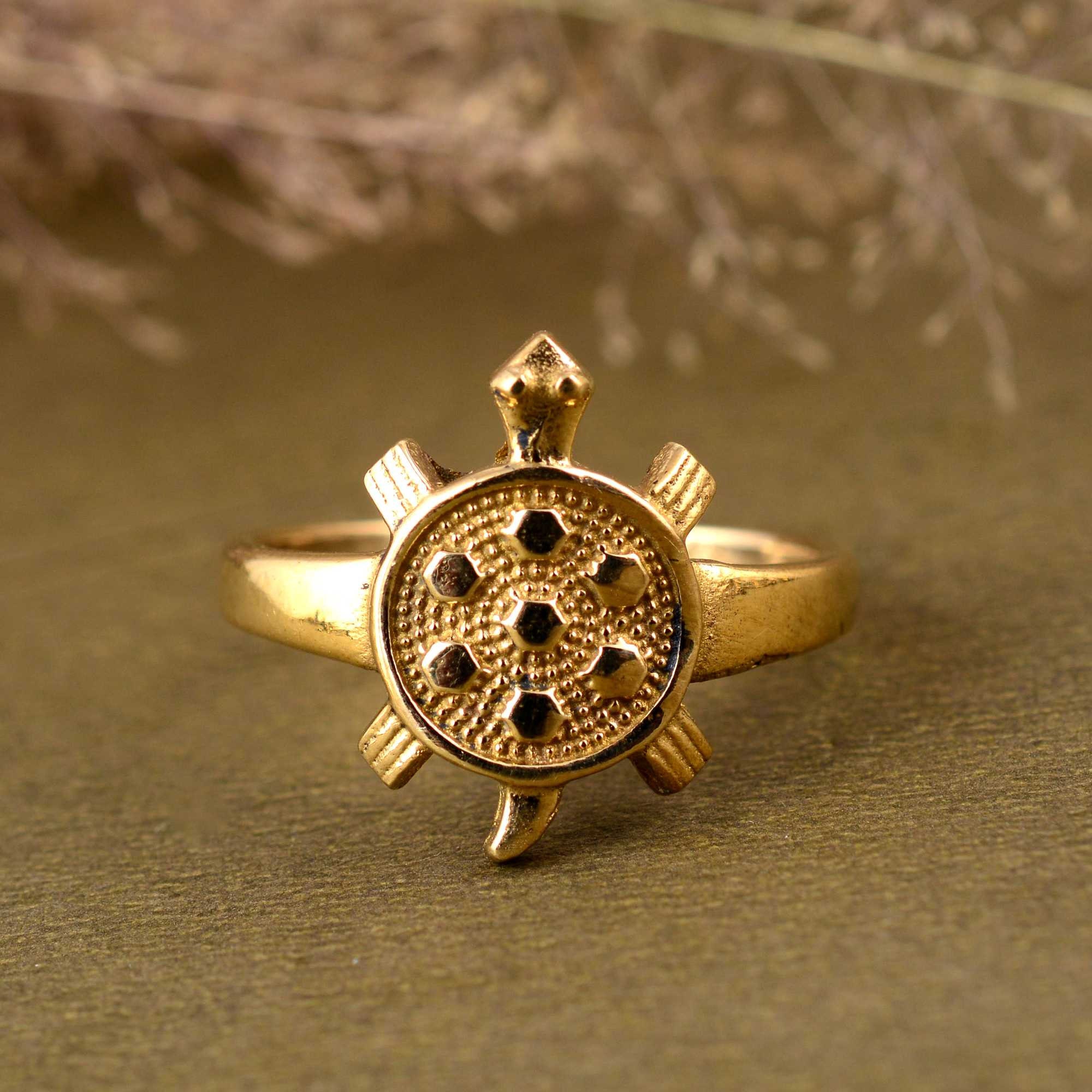 Turtle Ring | 'या' चार राशीच्या लोकांनी चुकूनही कासवाची अंगठी घालू नये,  अन्यथा भोगावे लागतील दुष्परिणाम - Marathi News | These four zodiac signs  should not wear a turtle ring in ...