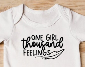 One Girl, Thousand Feelings Onesie - Body expressif pour bébé - Tenue émotive pour bébé