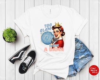 Glamorous Queen Retro T-Shirt: Too Glam to Care – Stylish Vintage Crown Tee