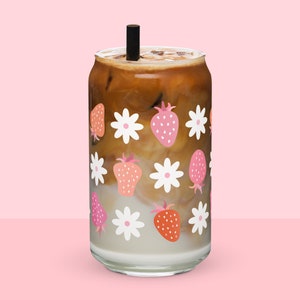 Strawberry and Flowers Cute Glass Can, Aesthetic 16oz Coffee Glass Cup, Summer Spring Wild Floral Iced Tea Tumbler, Kawaii Daisy Gift