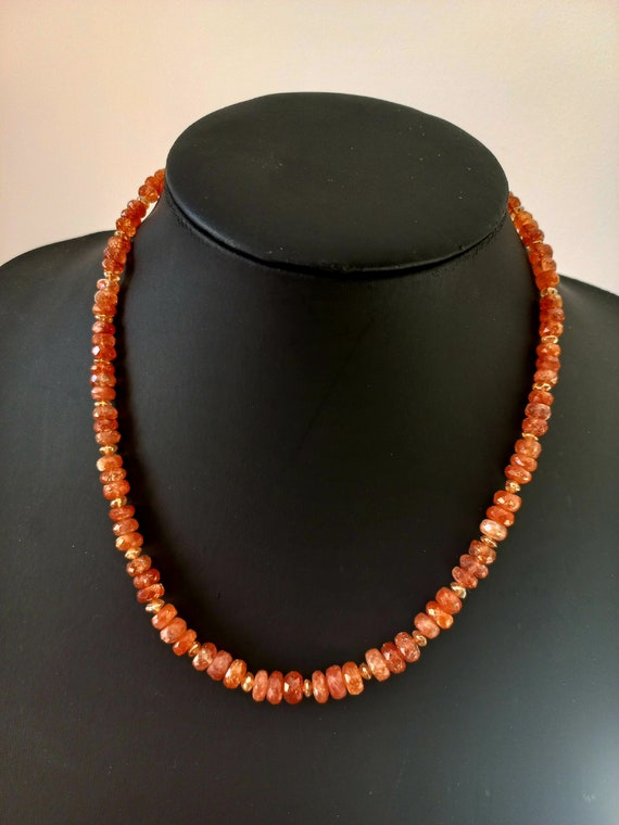 Collier de pierres naturelles de soleil qualité exceptionnelle, orange, pierre semi-précieuses. cadeau pour elle.