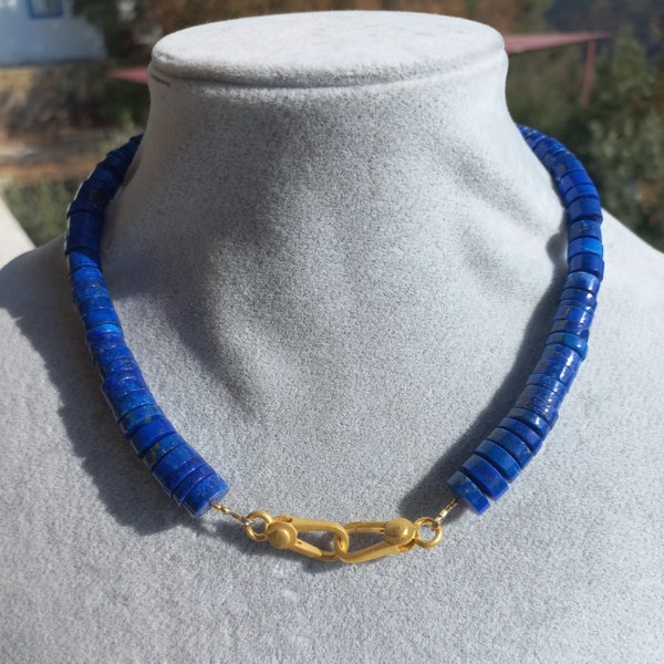 Collier de pierres naturelles de lapis-Lazulis de 7à 9MM, fermoir homard. Ras du cou. Cadeau pour elle