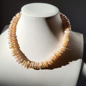 Sautoir Ethnique Africain Ancien - Grosses Perles D'agate Blanche Et Disque Laiton - Très Bon état
