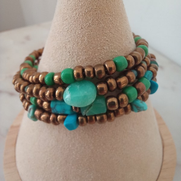 Bracelet bronze avec pierres et perles turquoises et amazonites naturelles et perles africaines du Ghana. Bracelet 4 rangs. Manchette.