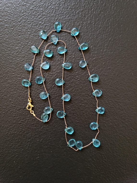 Collier en Apatite Bleue – Pierres Naturelles Nouées sur Soie – Plaqué Or 14K – Bijou fin minimaliste