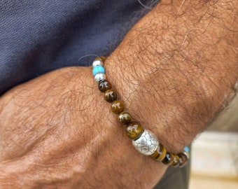 Men's bracelet in natural tiger's eye stone and howlite turquoise. Gift for him, elastic bracelet. Imitation snake skin.