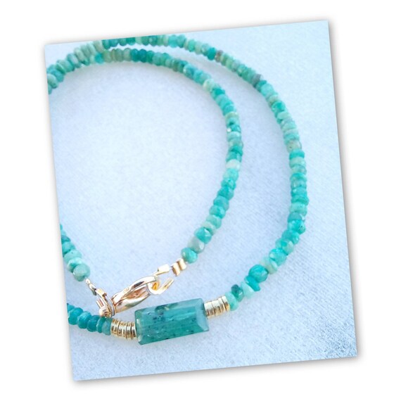 Collier en pierres naturelles d'émeraudes vertes. Kyanite verte. Collier pour femme pierres précieuses. Cadeau pour elle.