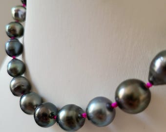 Necklace made of Tahitian pearls, unique piece, pearls knotted on fluorescent pink silk thread, choker style.