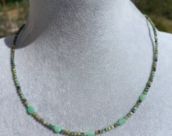 Necklace in natural stones of turquoises and chrysoprases.