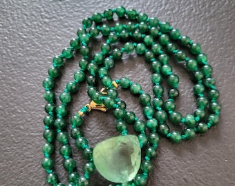 Green agate and fluorite necklace, long sautoir necklace with natural stone, handmade jewelry, gold-plated necklace. Impressive stone.