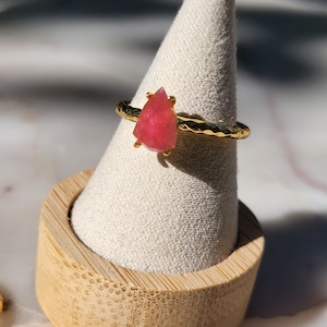 Adjustable gold ring with pink tourmaline stone. Women&#39;s ring. Gemstone ring. Stackable ring. Engagement ring.