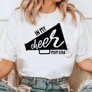 In My Cheer Mom tijdperk Svg, Cheerleading Svg, Cheerleading Png, Cheer Shirt, sport moeder Svg, Swiftie Svg