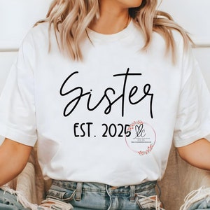 Sœur Est. 2025 Svg, Svg soeur, Svg grande soeur, Svg petite soeur, Svg chemise soeur, Svg nouveau-né, Svg famille, Svg soeur est. Chemise 2025