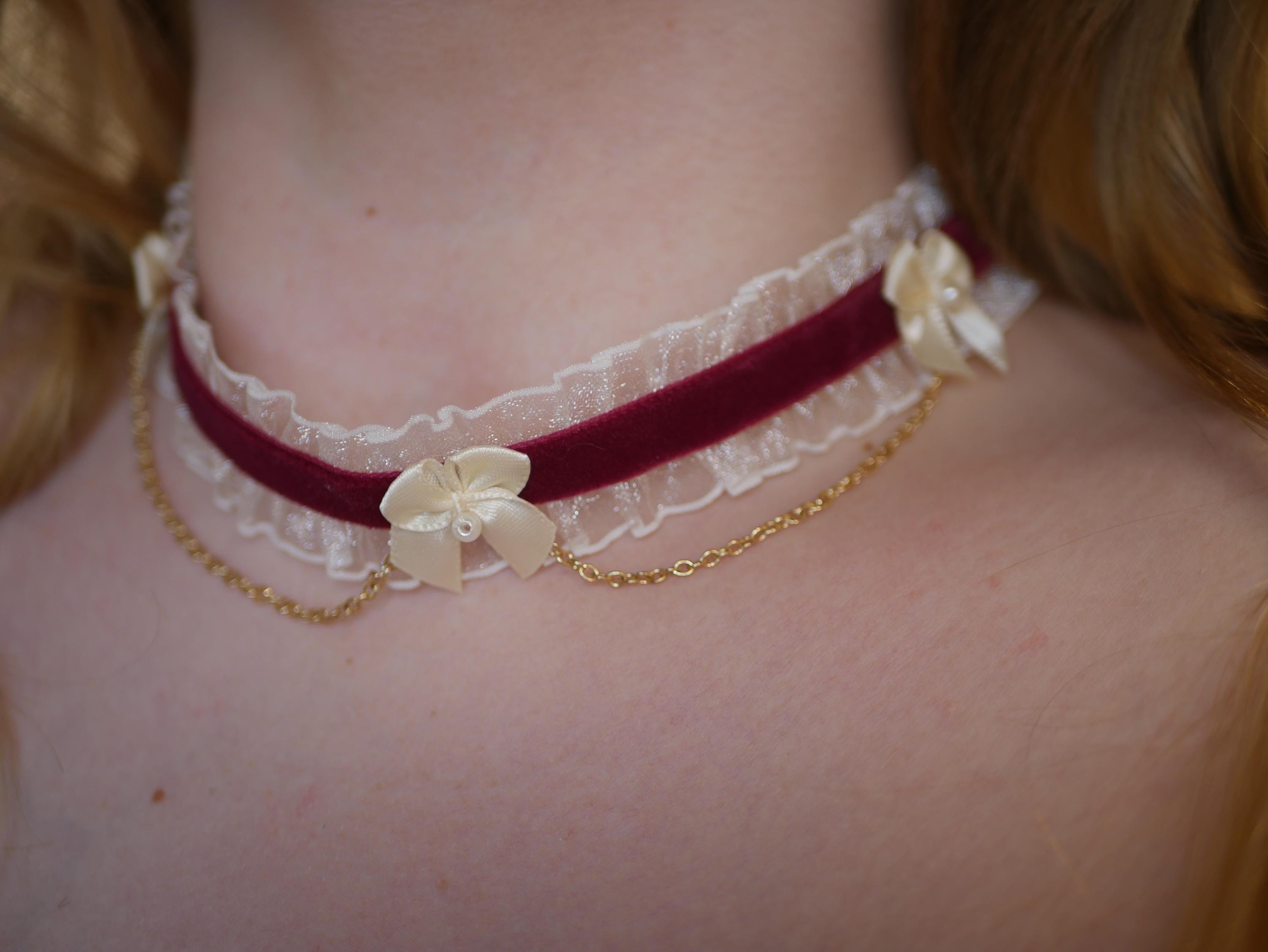 Gothic Victorian Red Velvet White Cream Frilly Lace Chain Bows Choker ...