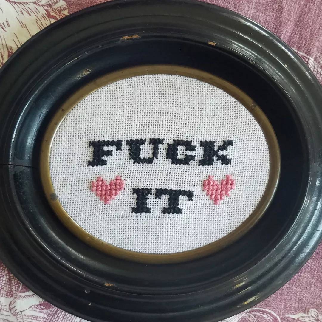 Broderie Fk It Dans Cadre Ancien