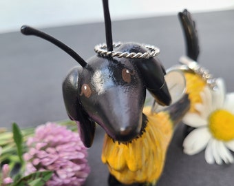 Bumblebee Dachshund Ring Holder| Wiener dog Jewelry Display| Bumblebee Figure| Pet Lover Gift| Cute Animal Figurine| Wedding Gift