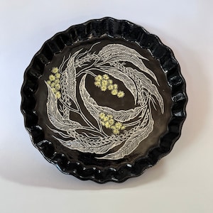 Wattle pie dish