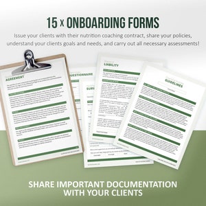K&ouml;nnte beinhalten: Ein Satz von 15 Onboarding-Formularen f&uuml;r Ern&auml;hrungs-Coaching. Die Formulare beinhalten eine Vereinbarung, einen Fragebogen, einen Haftungsausschluss und Richtlinien f&uuml;r Kunden. Die Formulare sind auf wei&szlig;em Papier mit gr&uuml;nem Text gedruckt und auf einer Klemmbrett organisiert.