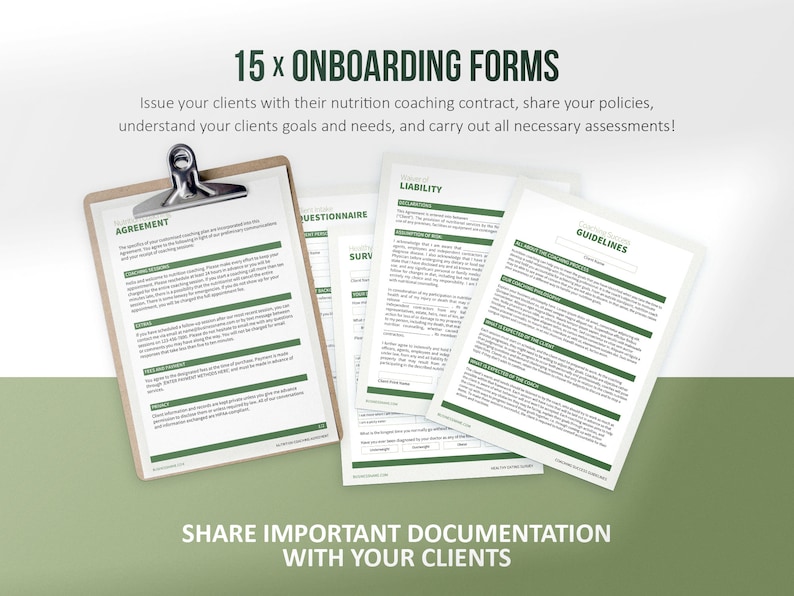 K&ouml;nnte beinhalten: Ein Satz von 15 Onboarding-Formularen f&uuml;r Ern&auml;hrungs-Coaching. Die Formulare beinhalten eine Vereinbarung, einen Fragebogen, einen Haftungsausschluss und Richtlinien f&uuml;r Kunden. Die Formulare sind auf wei&szlig;em Papier mit gr&uuml;nem Text gedruckt und auf einer Klemmbrett organisiert.